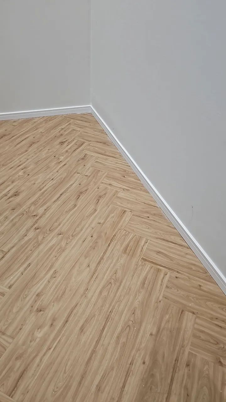 Rodapé em Poliestireno 7cm - Branco com Friso Superior - Foto 2