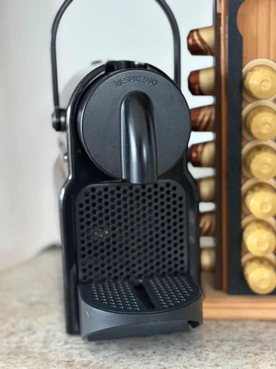 Cafeteira Nespresso + Suporte e 18 Cápsulas - Foto 3