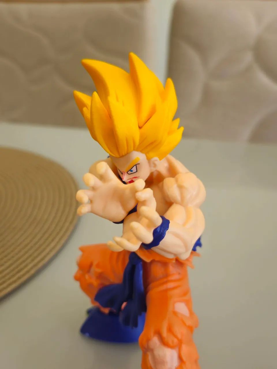 Action figure Goku Super Saiyajin pose de ataque - Foto 3