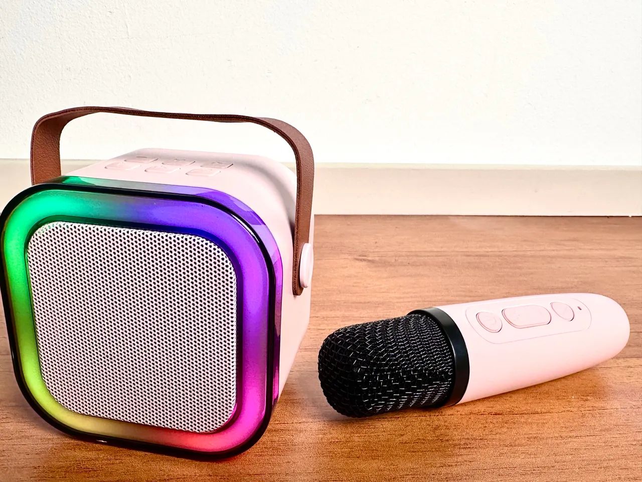 Caixa de som karaokê com microfone - Foto 2