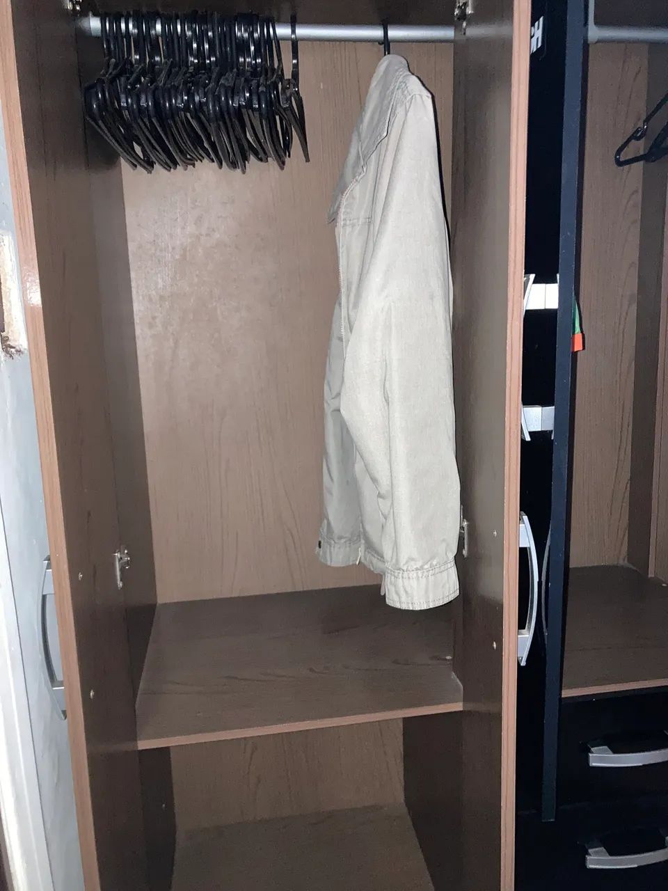 Guarda roupa de solteiro 