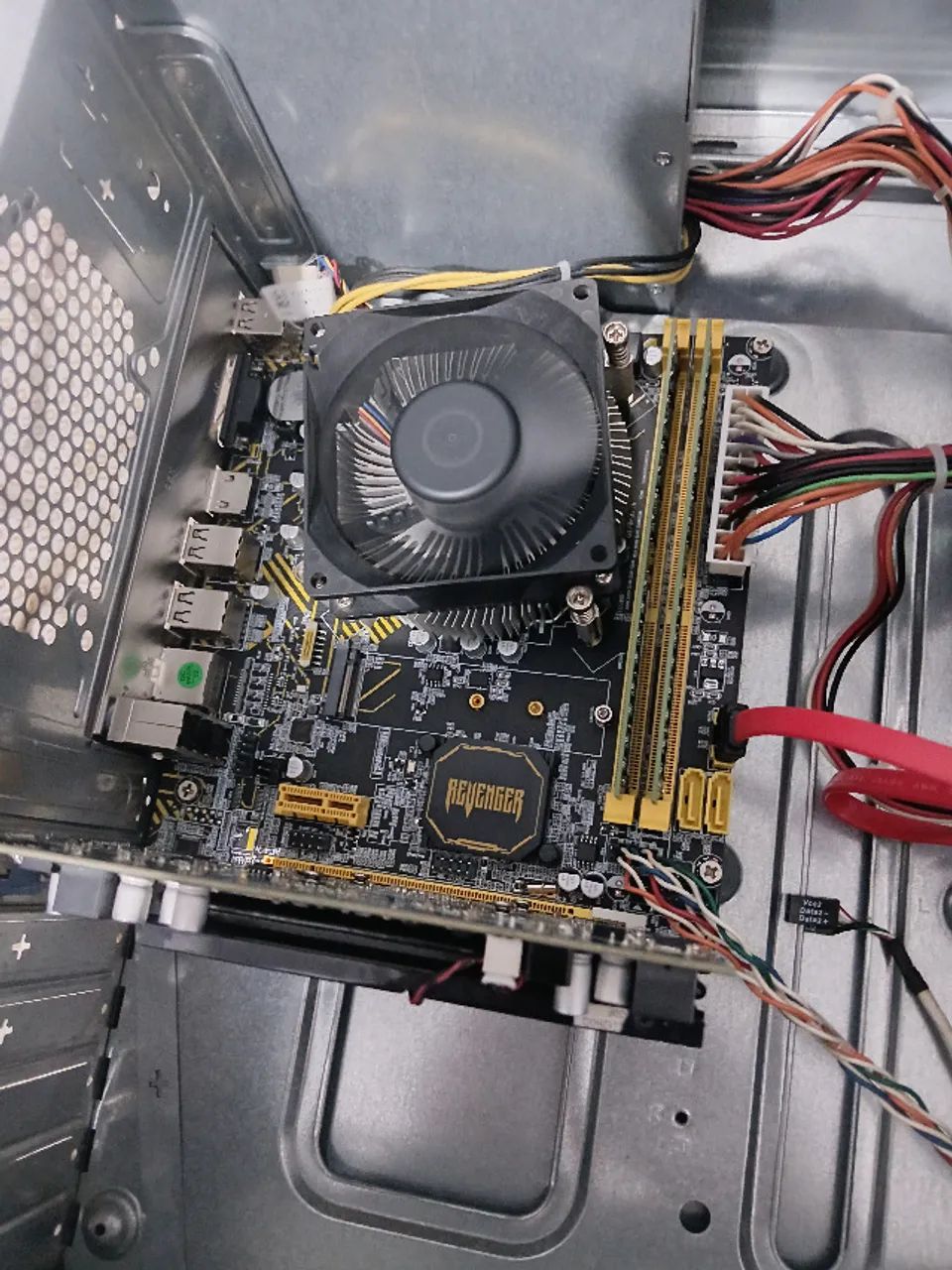 PC com i3 2100 e GPU dedicada431117346004029443