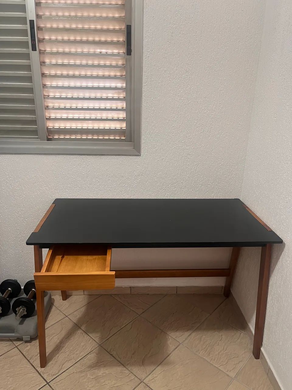 Mesa Escrivaninha Industrial Preto com Madeira - Foto 3