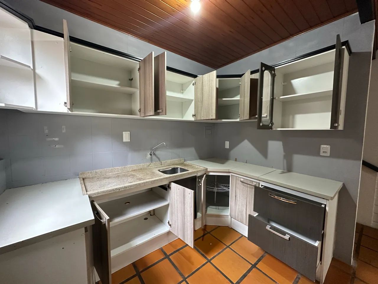 Armário de cozinha em bom estado 