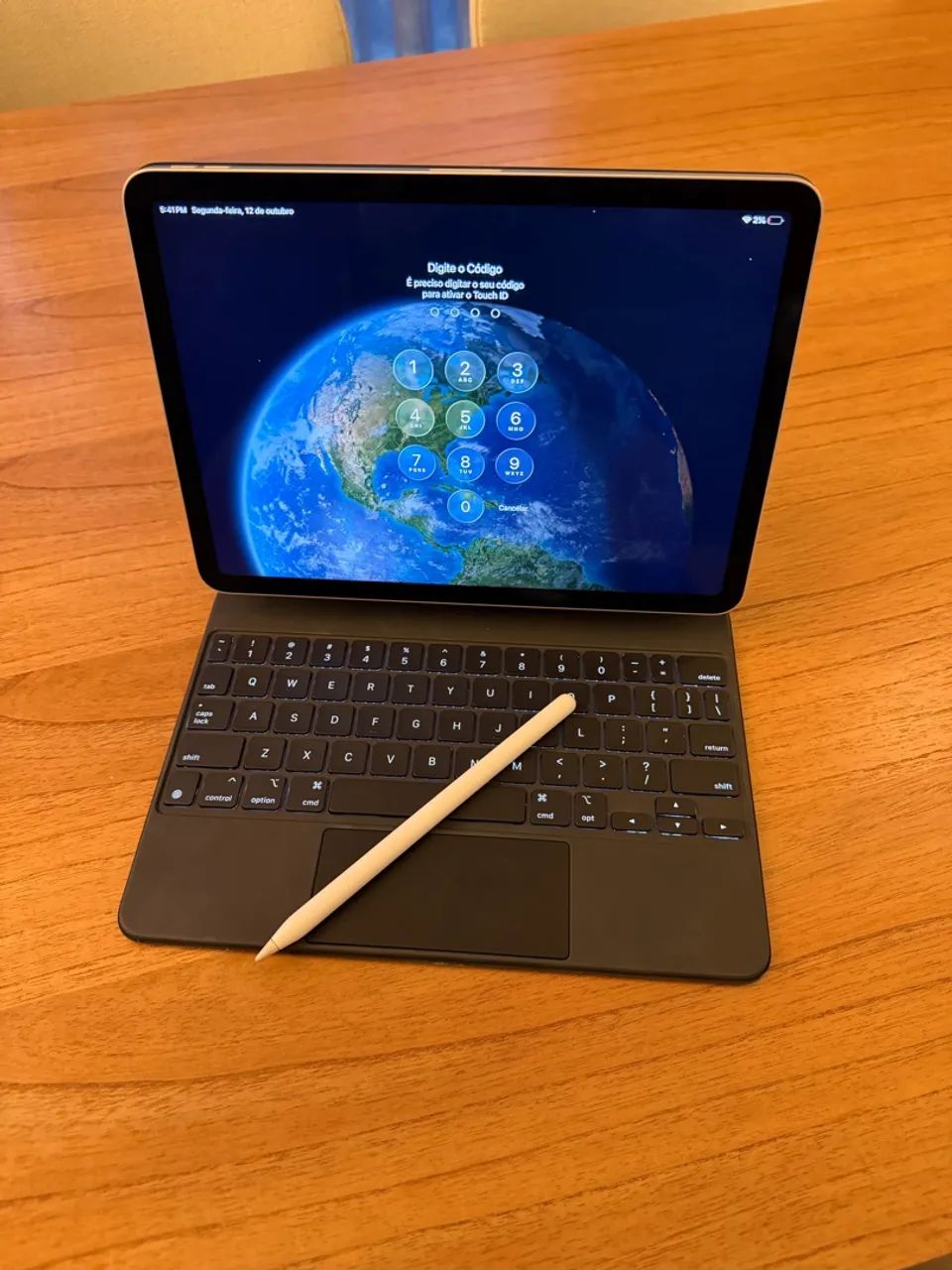 iPad Air 5ª Geração 256GB M1 + Capa com Teclado e Caneta - Foto 2