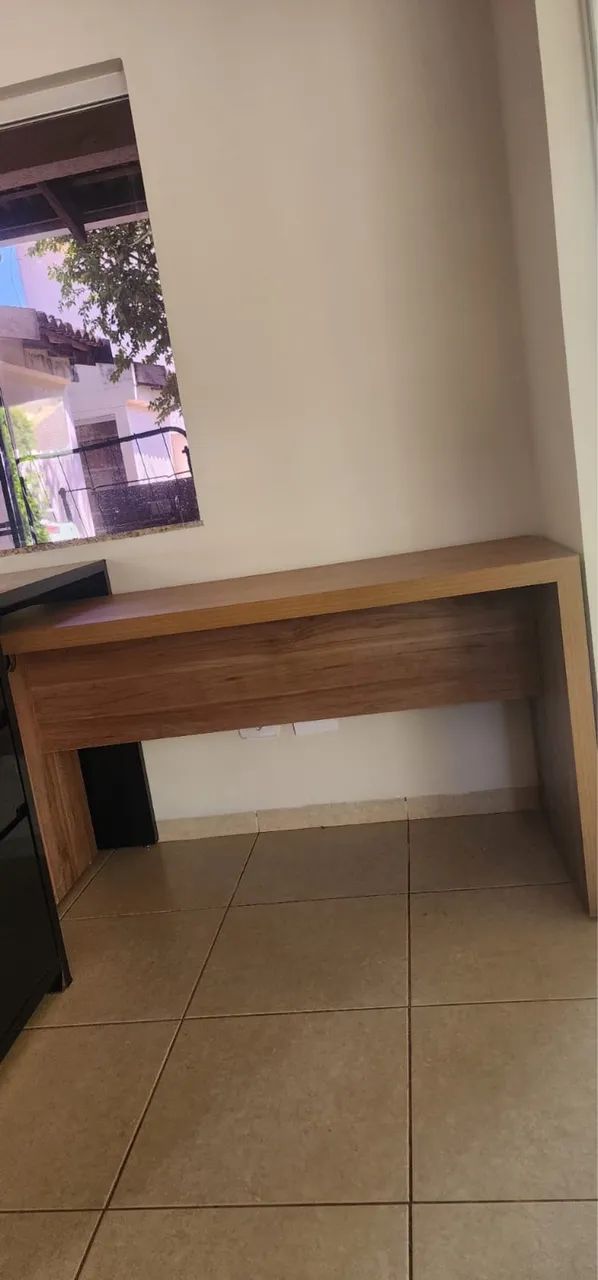 2 mesas de escritorio, um balcao é uma cadeira de couro  - Foto 4