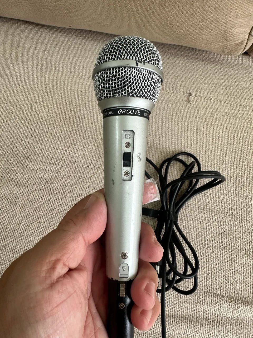microfone dinâmico de mão com fio, modelo Groove DM-H300 - Foto 3