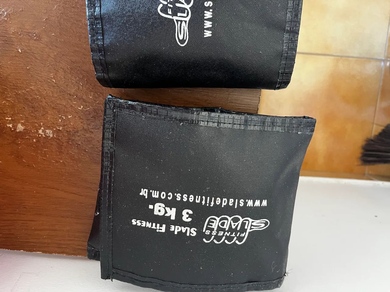 Dois pesos de 3 kgs  cada para pernas