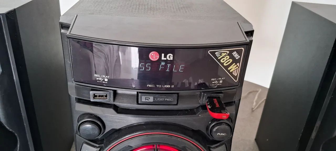 Sistem LG em bom estado de conservação.
