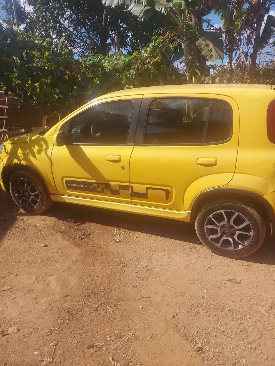 Fiat Uno Sporting 1.4 EVO Fire Flex 8V 4P 2012 - Foto 3