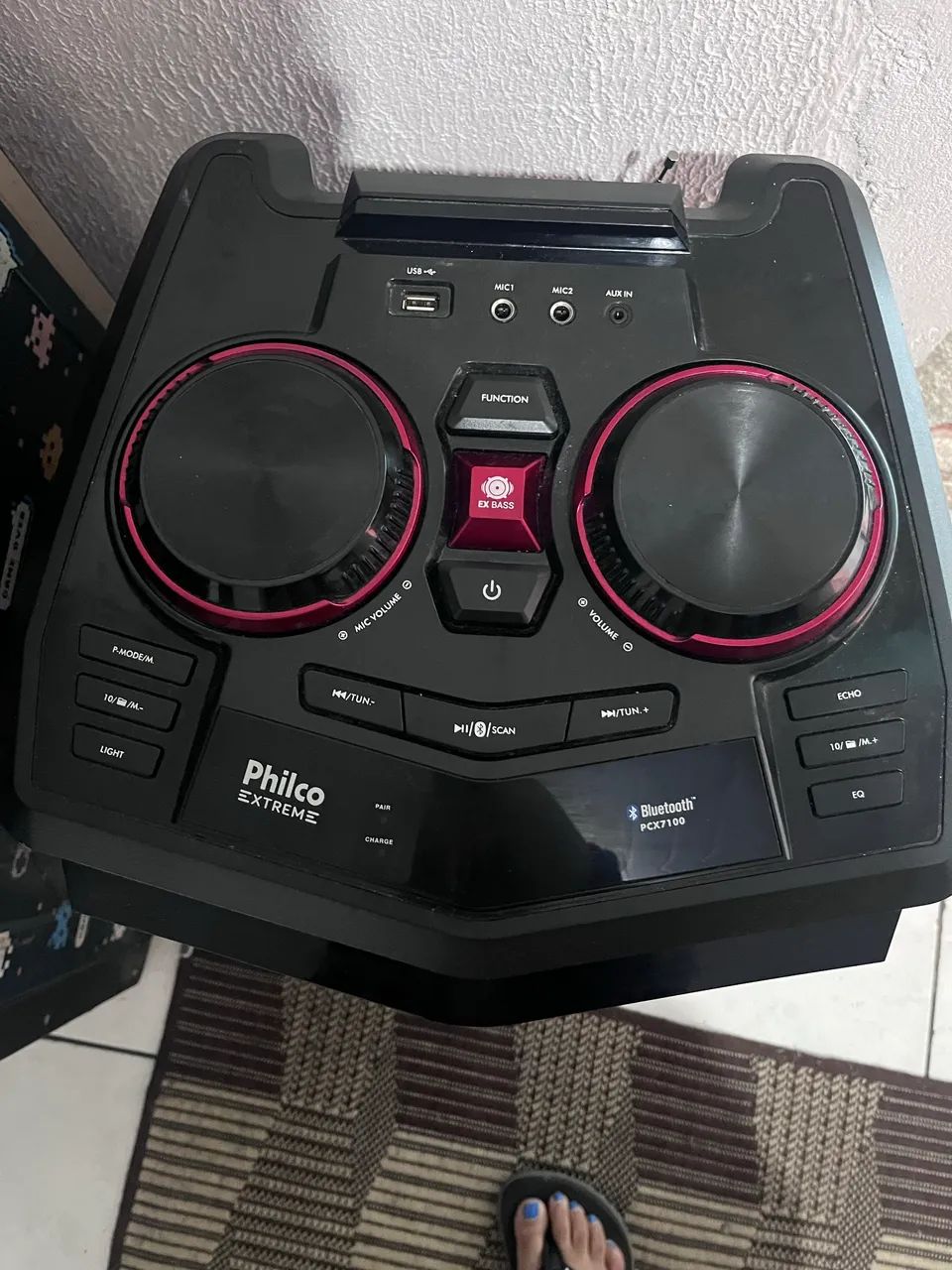 Vende-se Caixa de som funcionando perfeitamente sem detalhes 