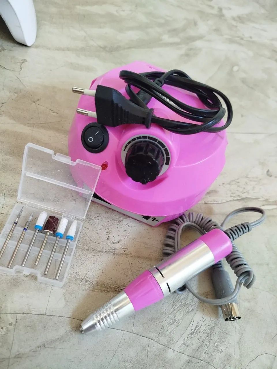Vendo kit unha de gel em ótimo estado iniciante 