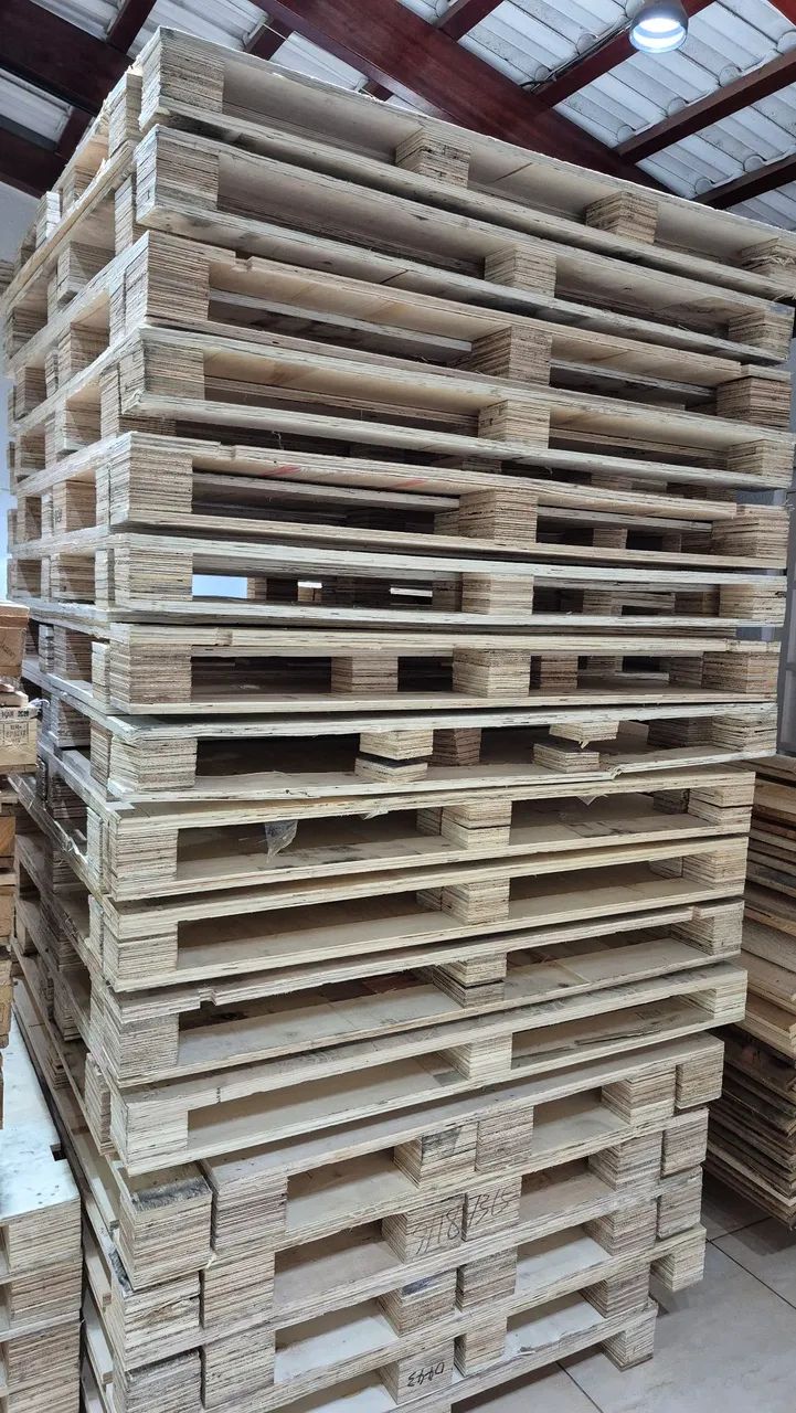 Pallets seminovos compensado resistente medida 1.30mt por 1.10mt, entrega rápida.  - Foto 2
