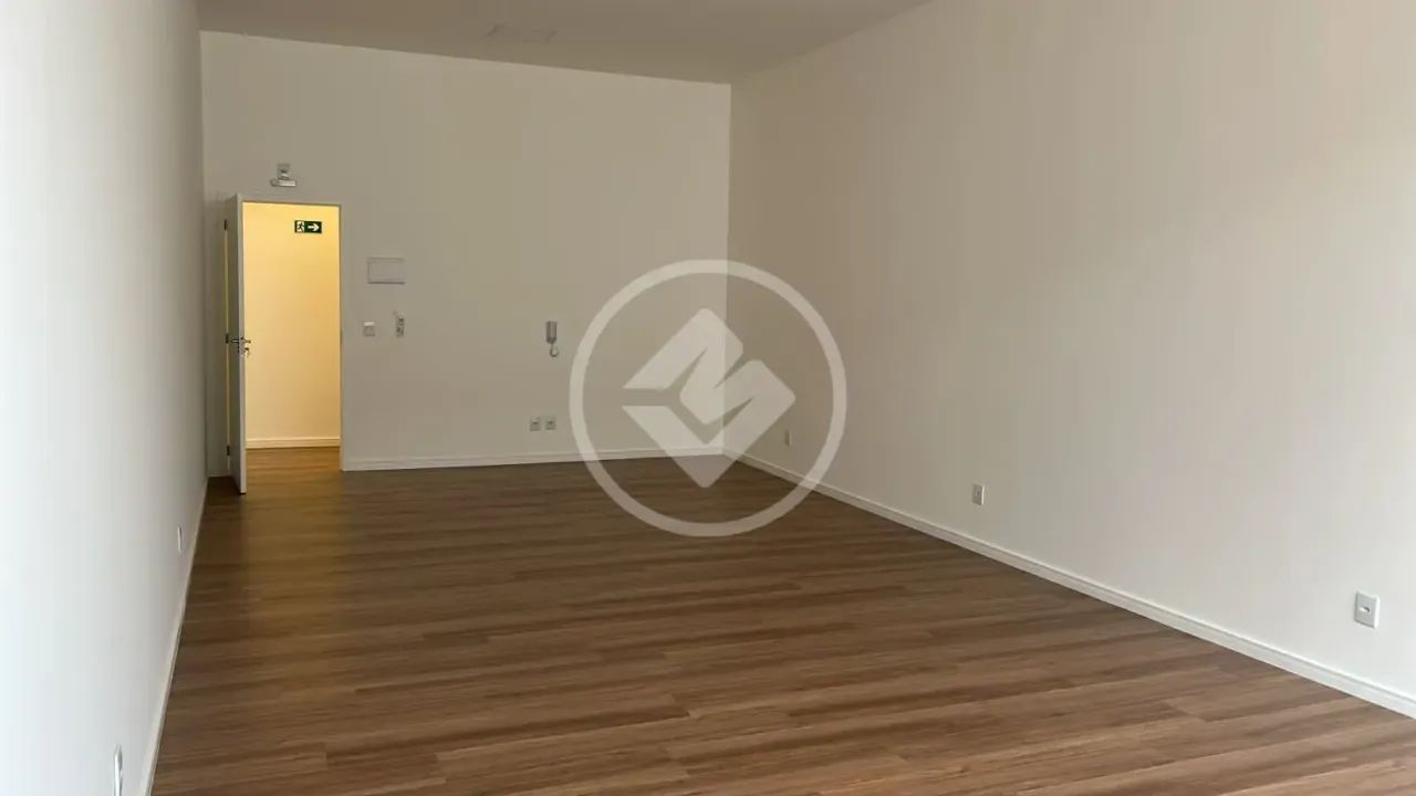 Sala Comercial Estratégica com Estrutura Completa, Estacionamento e Recepção Compartilhada