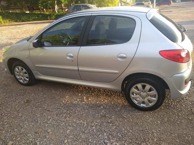 Peugeot 207 Ano 2011 - Foto 11