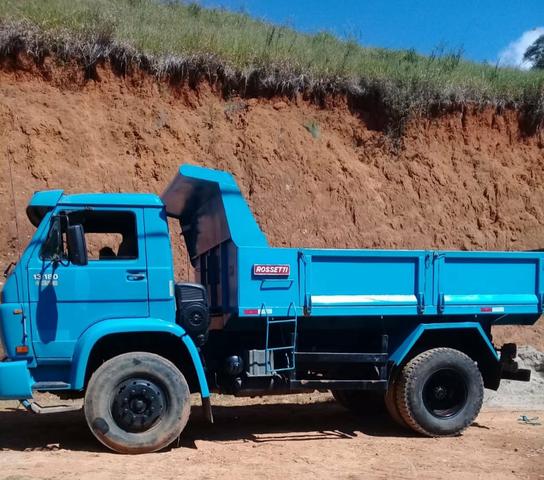 Caminhão VW 13180 basculante