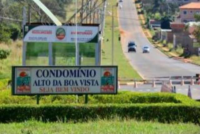 Casa de 2 quartos no condominio alto da boa vista