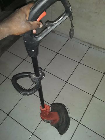Vendo uma roçadeira eletrica