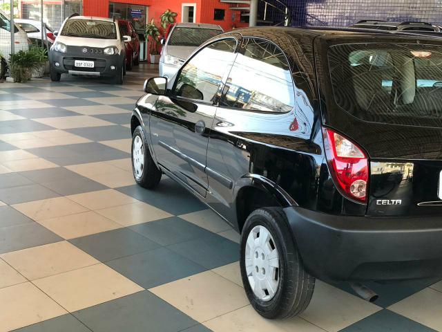Celta 1.0 mpfi life 8v flex 2p 2011 completo único dono pneus novos super conservado - Foto 10
