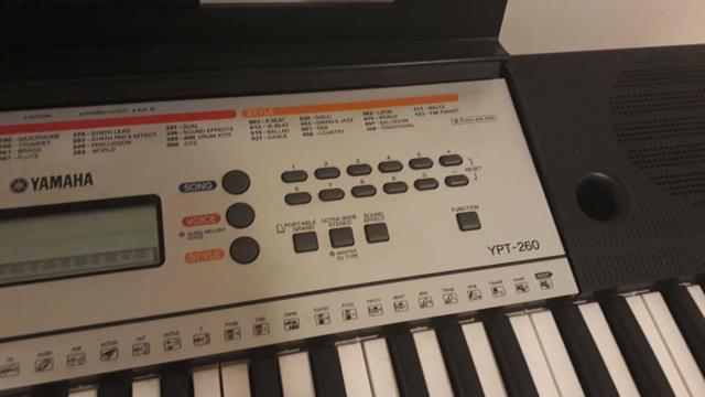 Teclado Yamaha YPT-260 + Pedal Sustain + Suporte - Foto 4