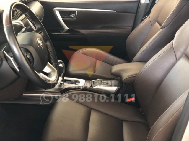 TOYOTA HILUX SW4 2.8 SRX 4X4 7 LUGARES 16V TURBO INTERCOOLER DIESEL 4P AUTOMÁTICO - Foto 8