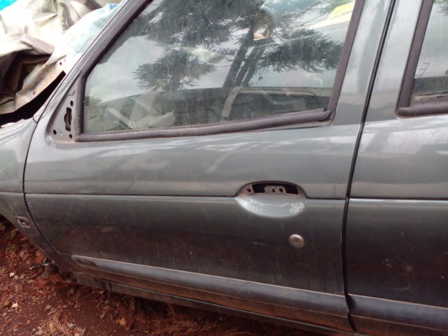 Porta esquerda dianteira e traseira renault megane  - Foto 2
