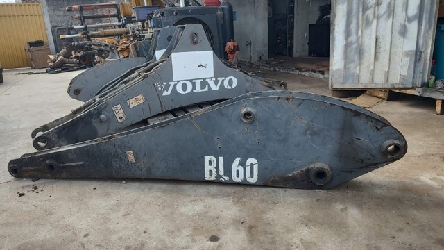 Braço de escavação retroescavadeira volvo BL60, BL70 p/n VOE 11888559 - Foto 5