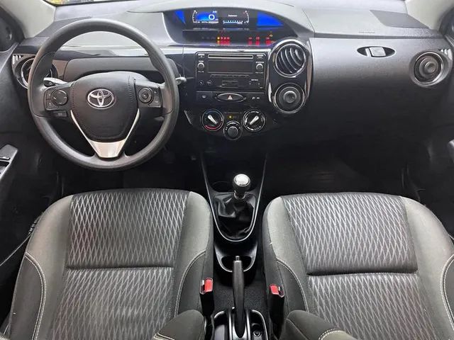 TOYOTA ETIOS HB XS 1.5 MANUAL - Foto 6