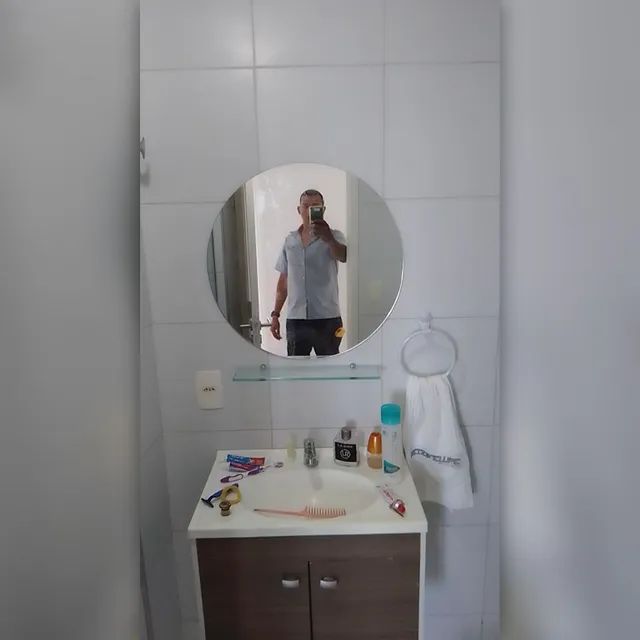 Kit espelho redondo 50cm junto com prateleira.