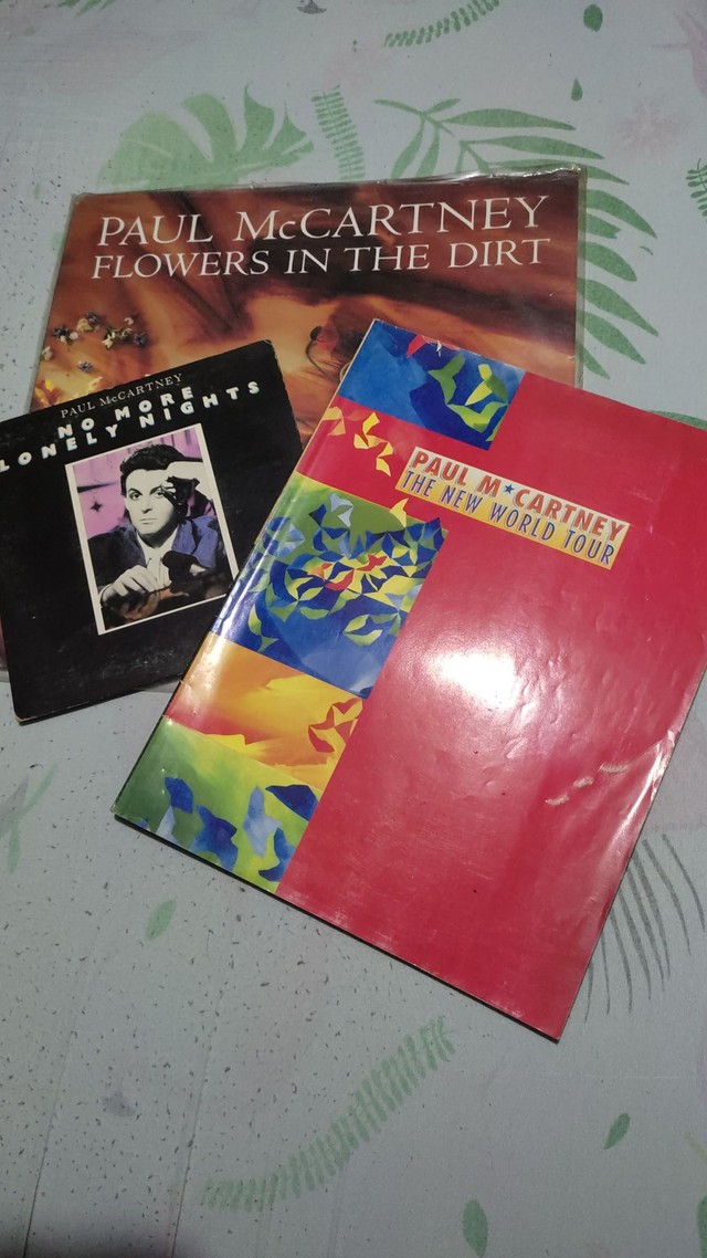 Paul Mc Cartney - Discos , recortes e revista tour book - Foto 3