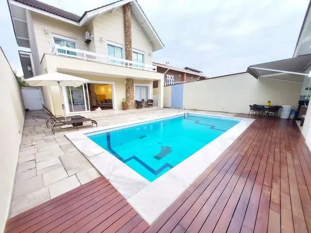 Belíssima casa a venda no Parkway