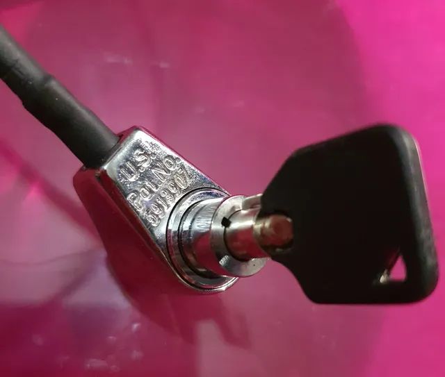 Trava com cabo de aço para notebook