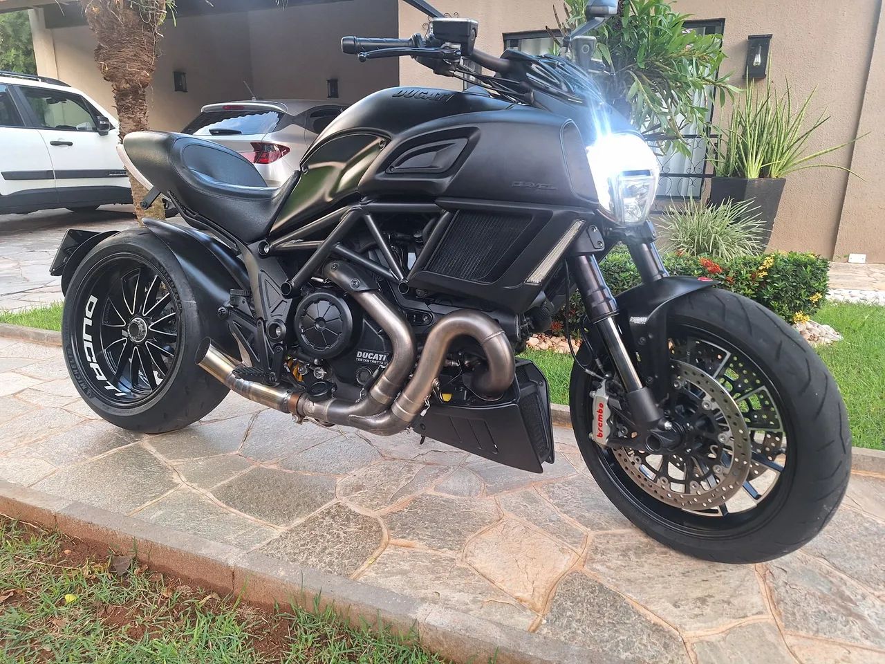 Ducati Diavel Dark 2015 - Impecável - Preta - Aceito Troca - Foto 4