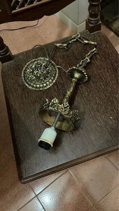 Lustre em bronze antigo 