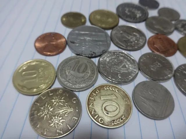 Moedas Antigas Estrangeiras Fora de Circulação - Foto 2
