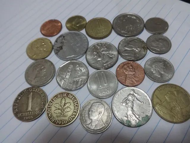 Moedas Antigas Estrangeiras Fora de Circulação