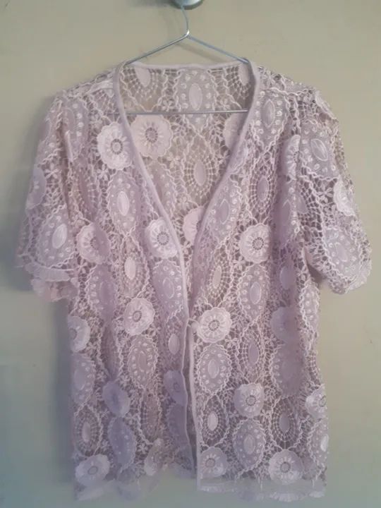 Blusa de renda feminina semi-nova