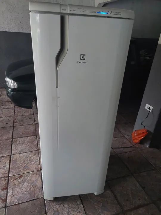 Vende se geladeira Electrolux RFE39 Frost Free  - Foto 2