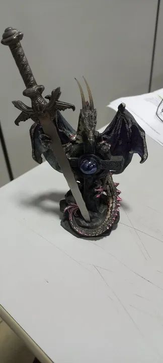 Dragão com Espada.