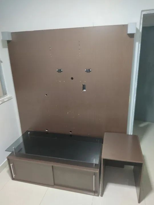 Painel com rack , madeira e vidro blindex 