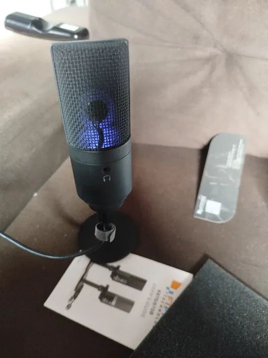 Microfone condensador Fifine k670b conservadissimo. ACEITO PIX, CARTÃO E DINHEIRO.
