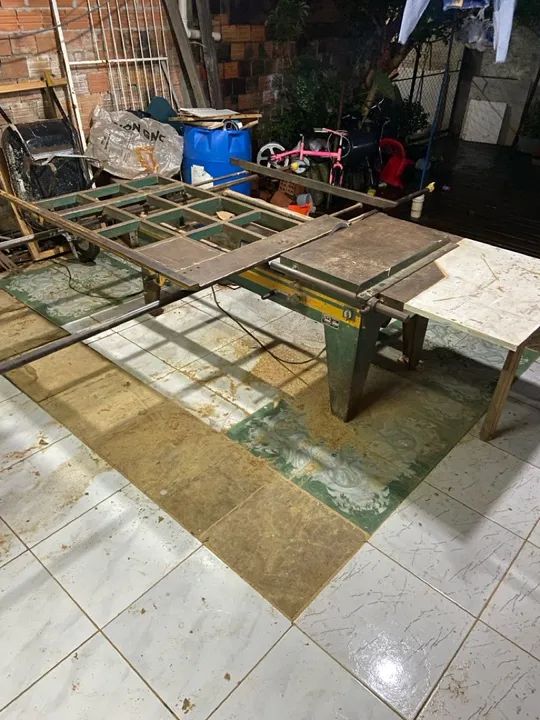 Serra esquadrejadeira