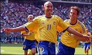 Camisa Suécia Adidas 2002 - Foto 3
