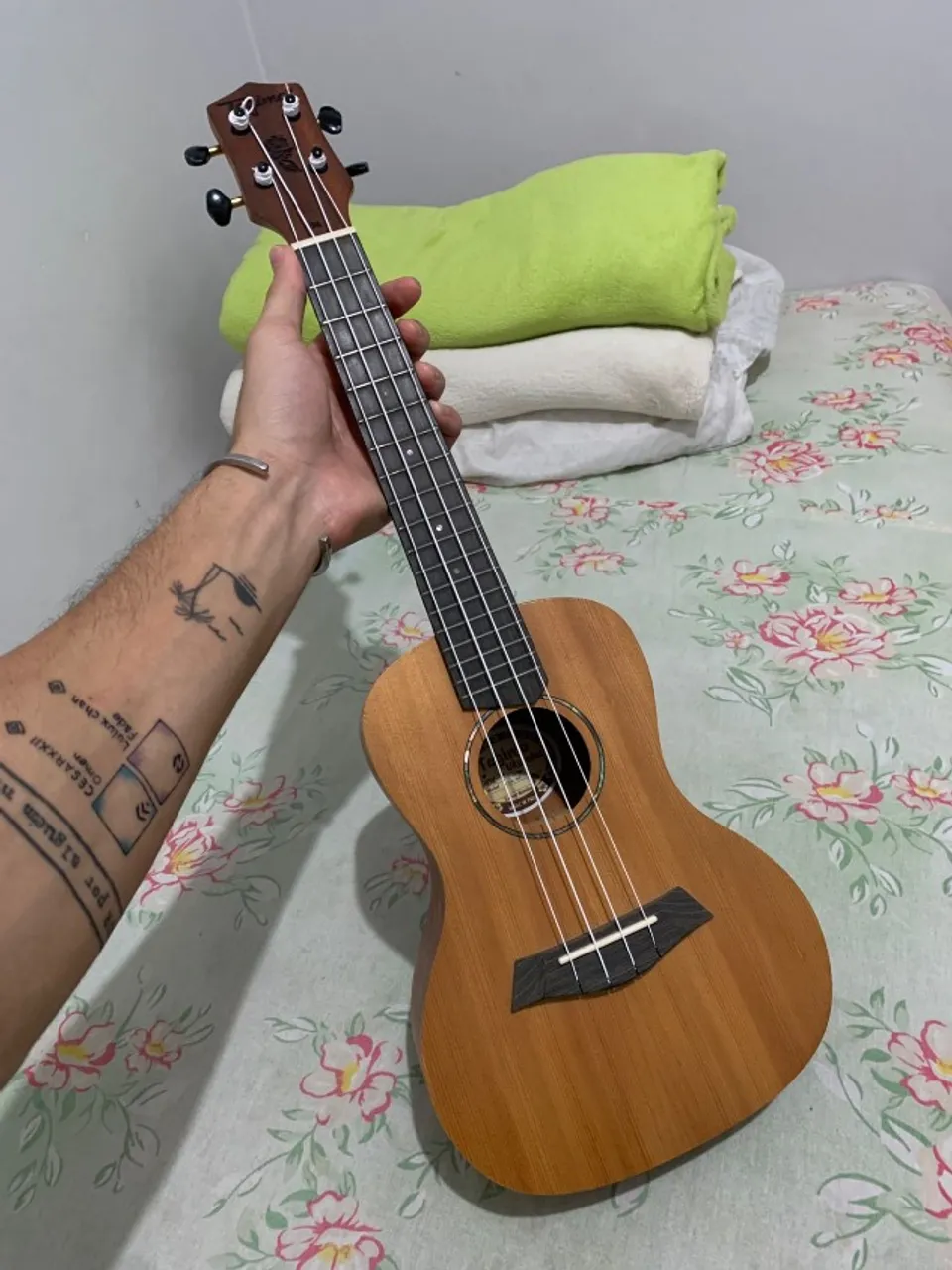 Ukulele + Suporte + Afinador
