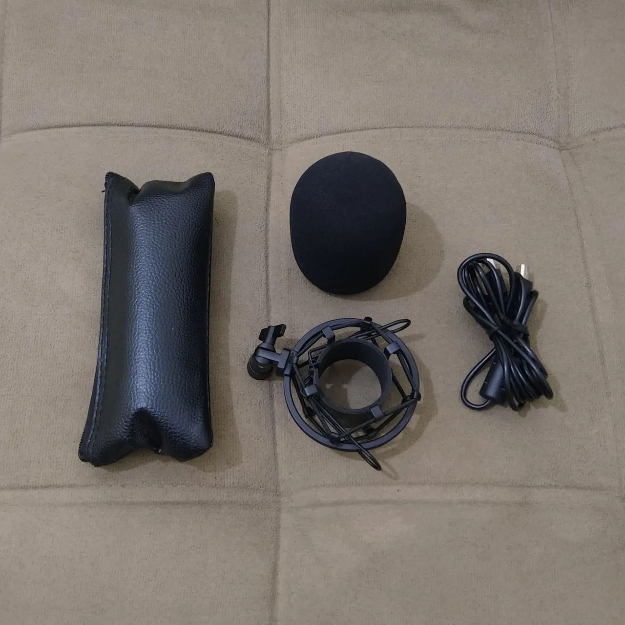 Microfone Condensador USB Arcano Black AM-BLACK-1 Com Suporte Braço Articulado - Foto 3