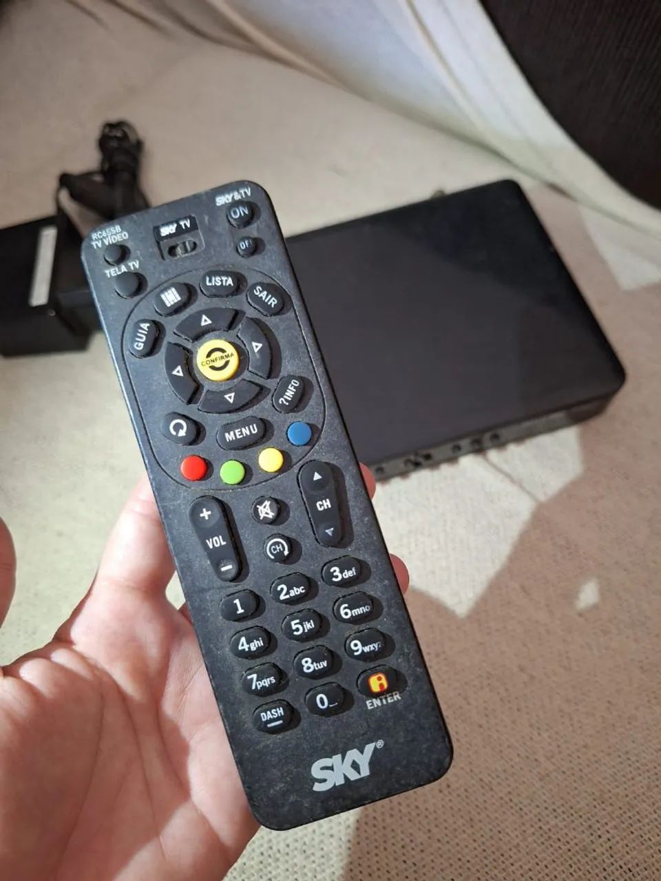 Aparelho e controle Sky  - Foto 2