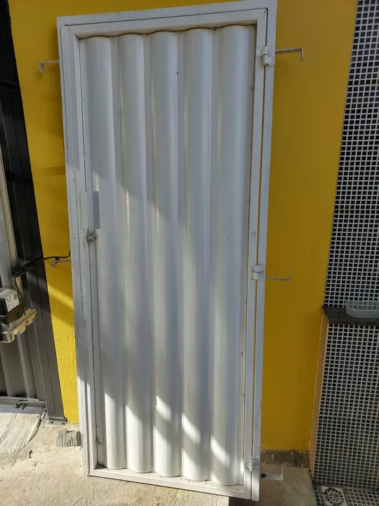 Porta de Aço Branca - Usada - 1,00 x 2,00m
