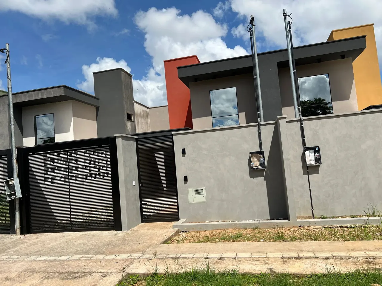 Lindo Sobrado com 3/4, há 400 mts da Pinh Machdo Faculdade Sapiens