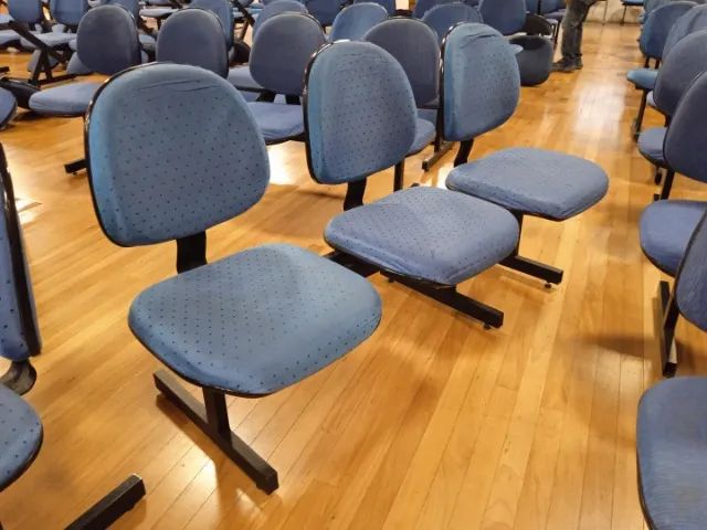 Longarina c/ 3 lugares em Aço / Tecido Azul 83 cm x 160 cm x 53 cm - Foto 2