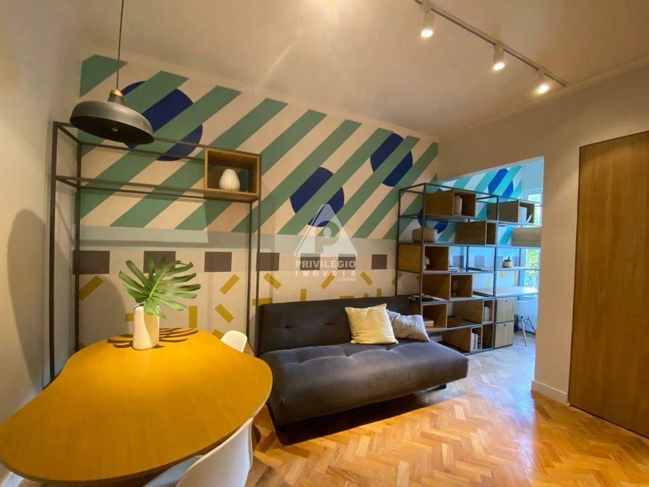 Excelente apartamento quarto e sala, no Leme